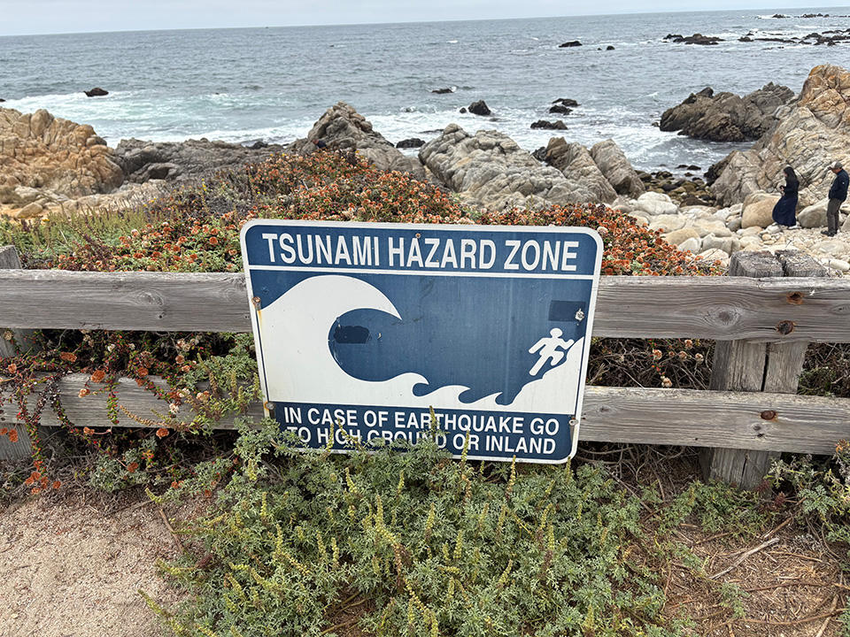 Tsunami hazard sign